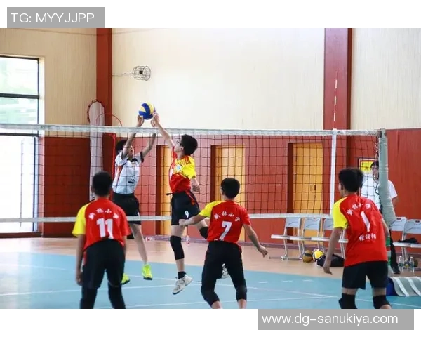 重庆排球队在全国锦标赛中以60分稳居积分榜首位展现强劲实力