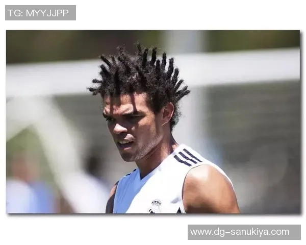 足球明星独特发型女生图片展示引领时尚潮流的魅力与个性